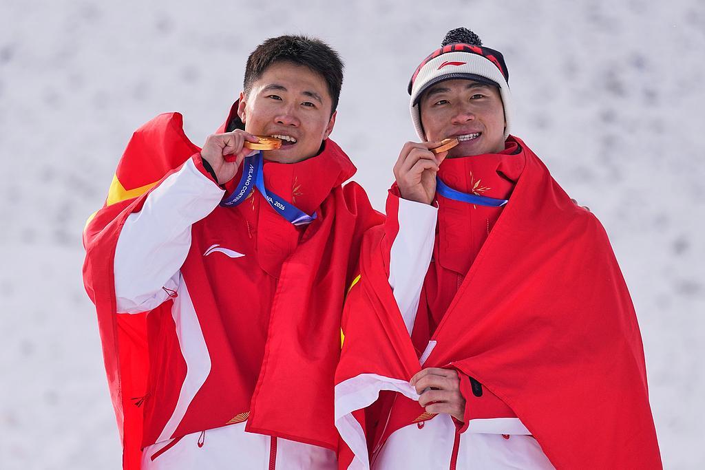 开云在线-体坛联播｜中国队今日再冲两金，短道速滑追平历届最差成绩