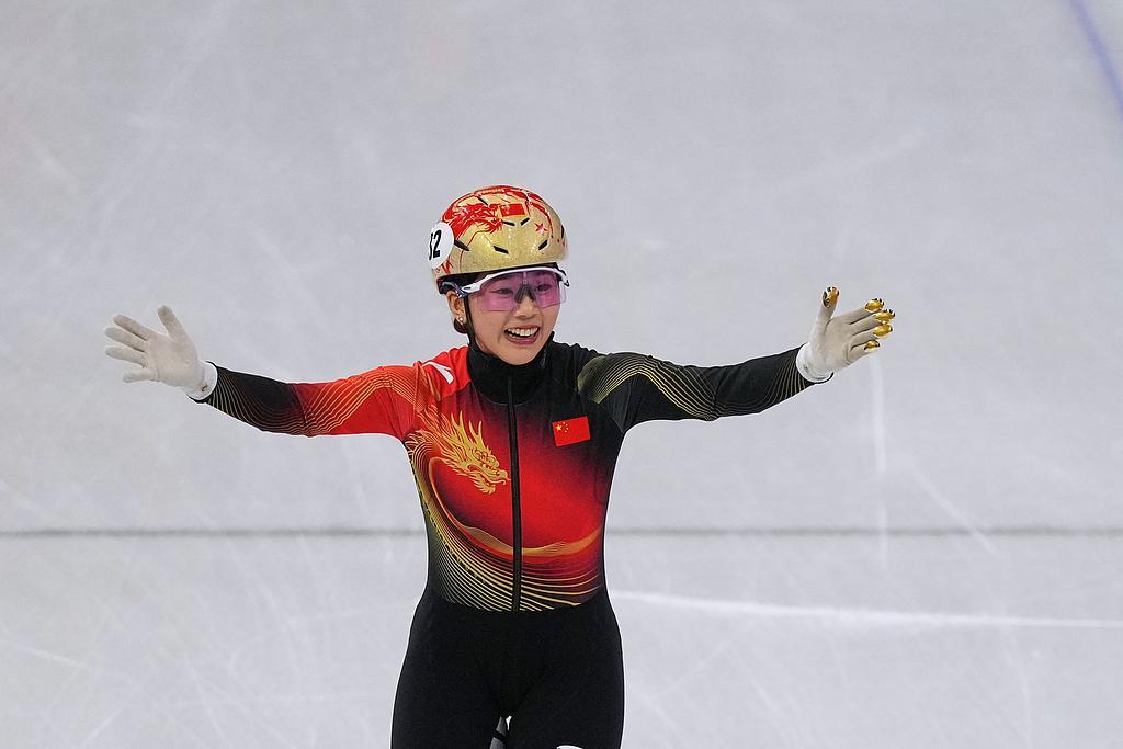 开云在线-体坛联播｜中国队今日再冲两金，短道速滑追平历届最差成绩