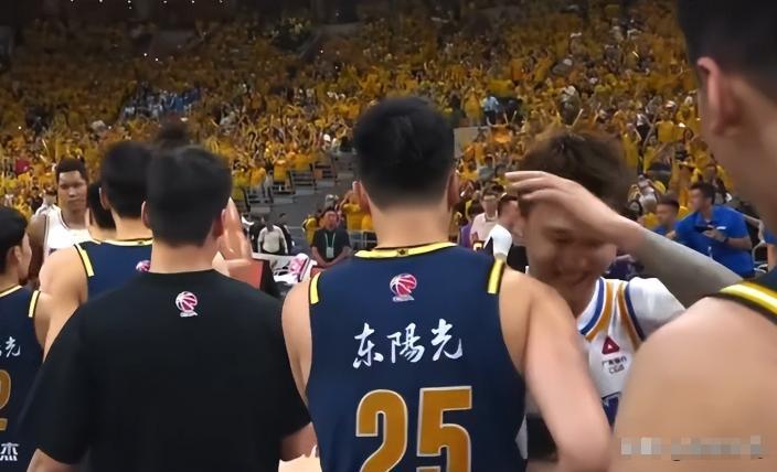 开云官网-1650万球员仅得5分，还笑着祝贺张皓嘉，京蜜:买你不如买更好外援